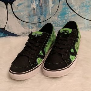 Woman's Vans Size 8.5.